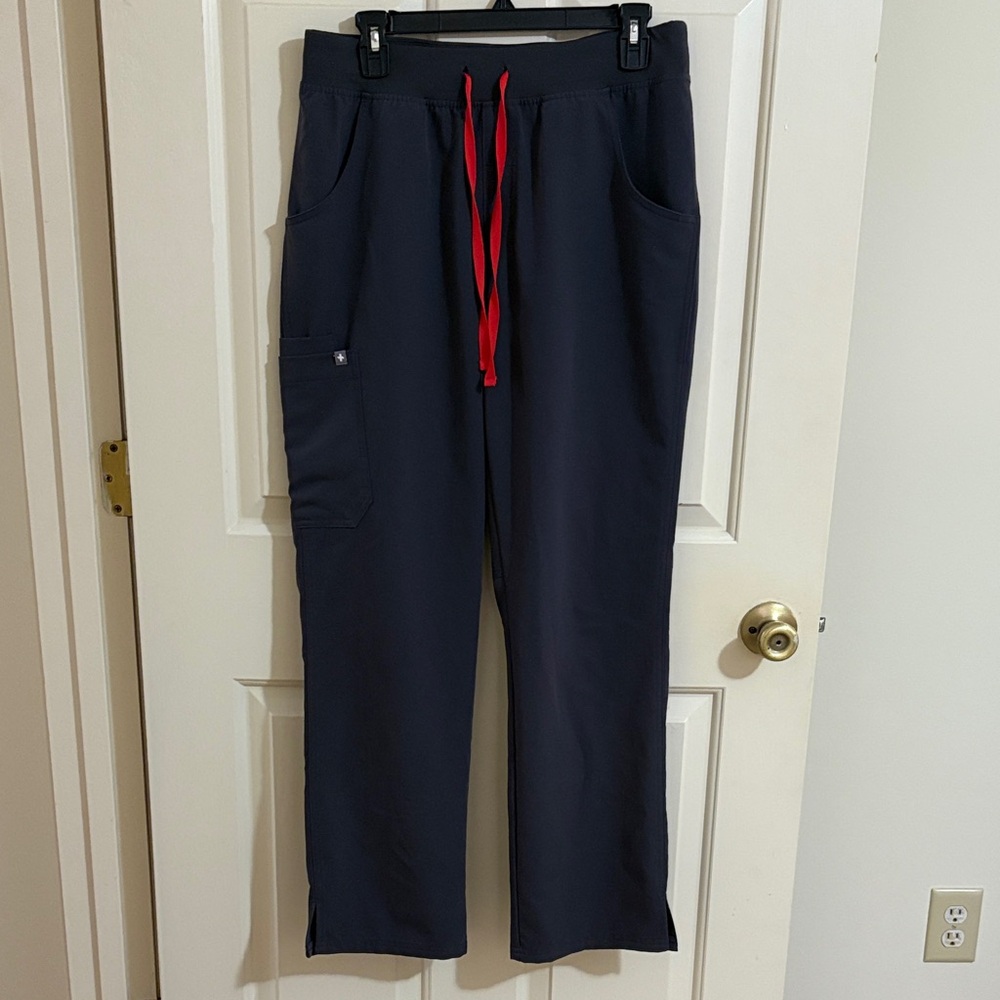 Women’s Kade FIGS Scrub Bottoms Size Medium